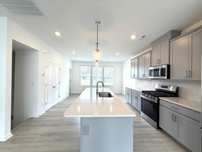 Foto del edificio - 2310 Donnelly Hls Ln