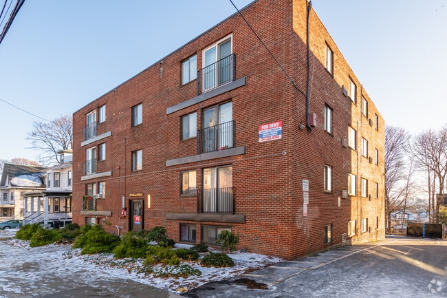 Building Photo - 76 Harvard St