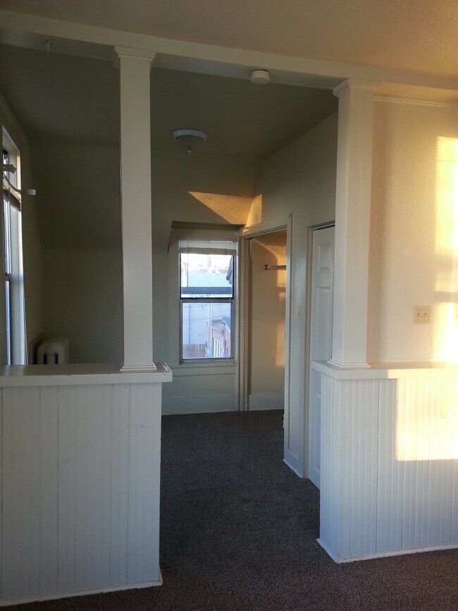 Building Photo - 837 Fox St