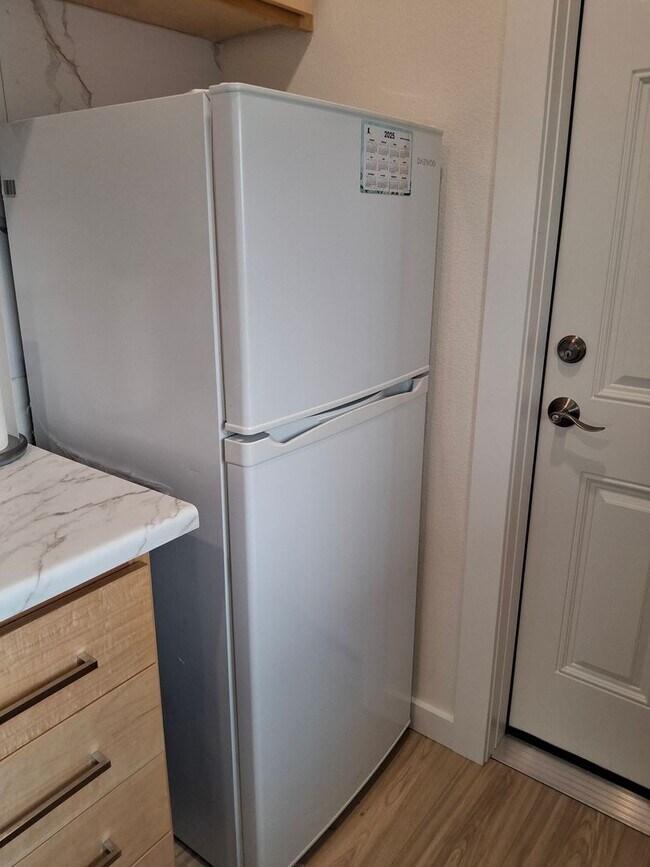 Foto del edificio - Move-in Ready Furnished Apartment