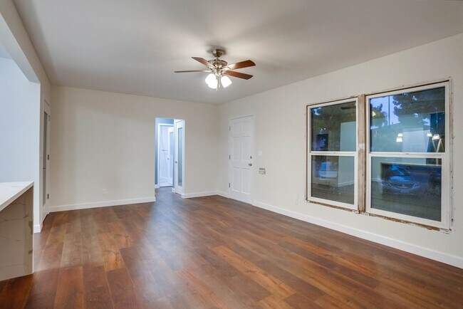 Foto del edificio - 4115 Leimert Blvd