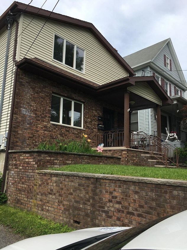 1007 Fisk St, Scranton, PA 18509 Apartments in Scranton, PA