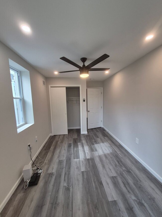 Building Photo - Spacious 3BD/2.5 BA North Philadelphia - A...