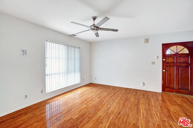 Foto del edificio - 1824 S Barrington Ave