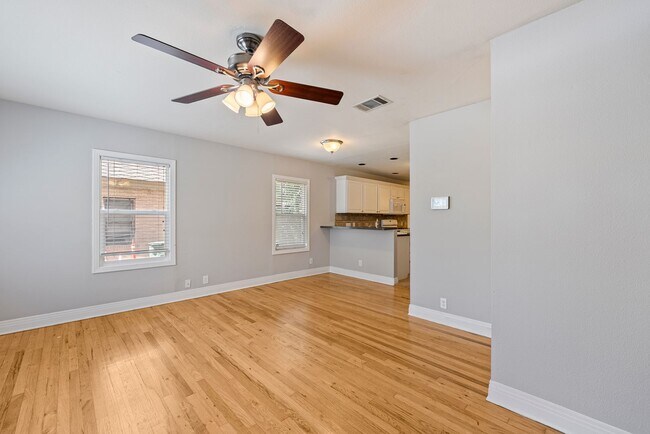Building Photo - Pre-Lease For August! Great East Austin Ho...