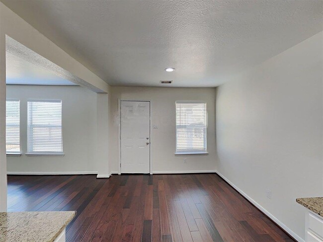 Building Photo - 18735 Westgate Park Dr