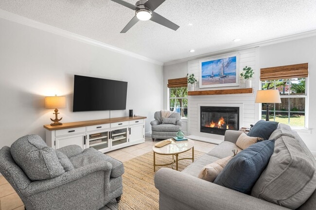 Building Photo - 220 Seabreeze Cir