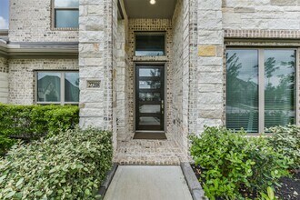 Building Photo - 27208 Starry Oaks Dr