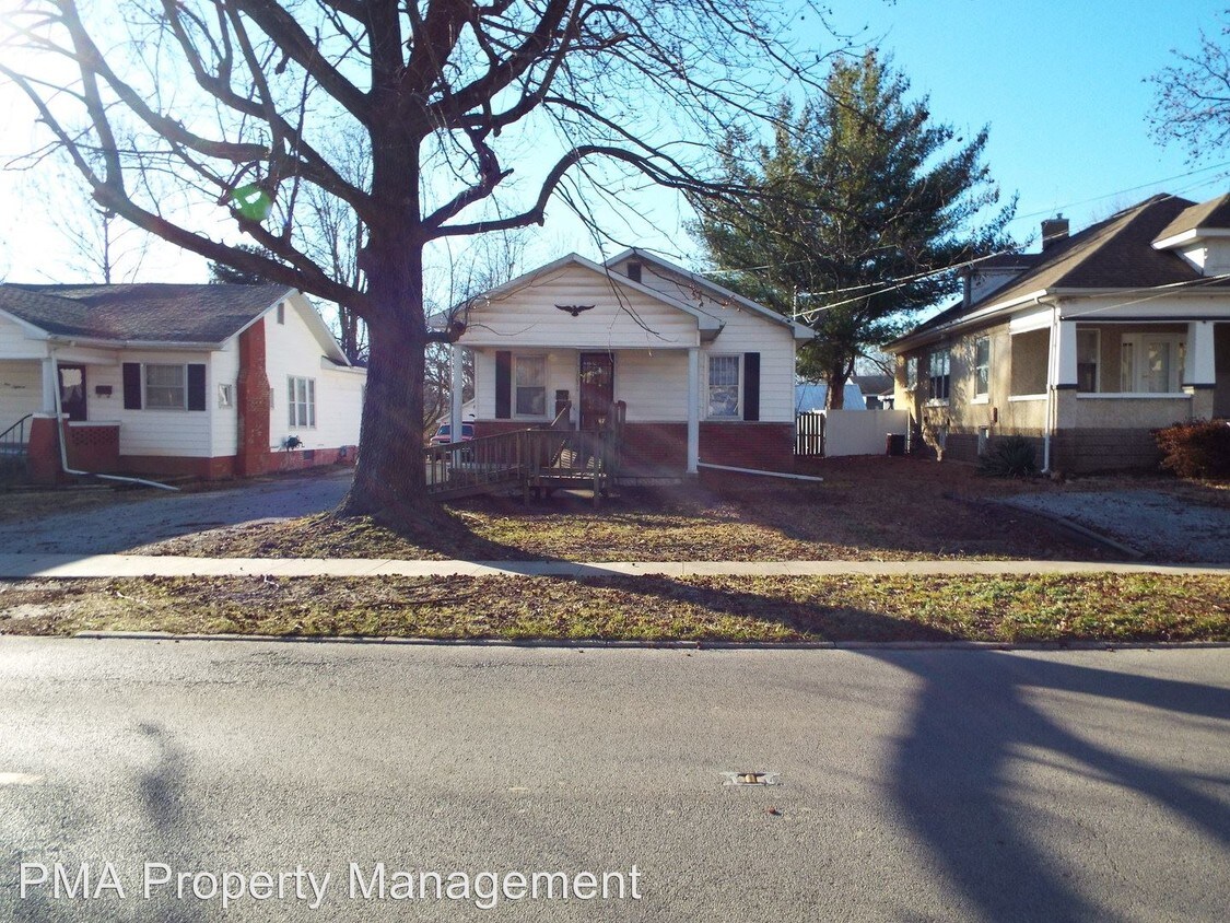 2 br, 1 bath House 1004 N State St. House Rental in Marion, IL