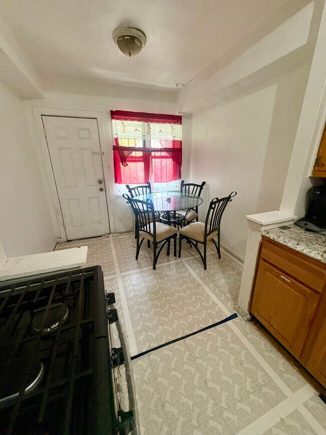 Foto del edificio - 330 E 92nd St