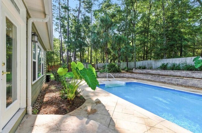 Building Photo - The Perfect Tallahassee 4 BR Family Home with Pool, Porch & Privacy