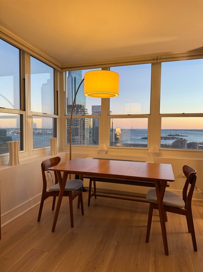 Building Photo - 88 Morgan St