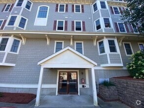 Building Photo - 391 Pleasant St