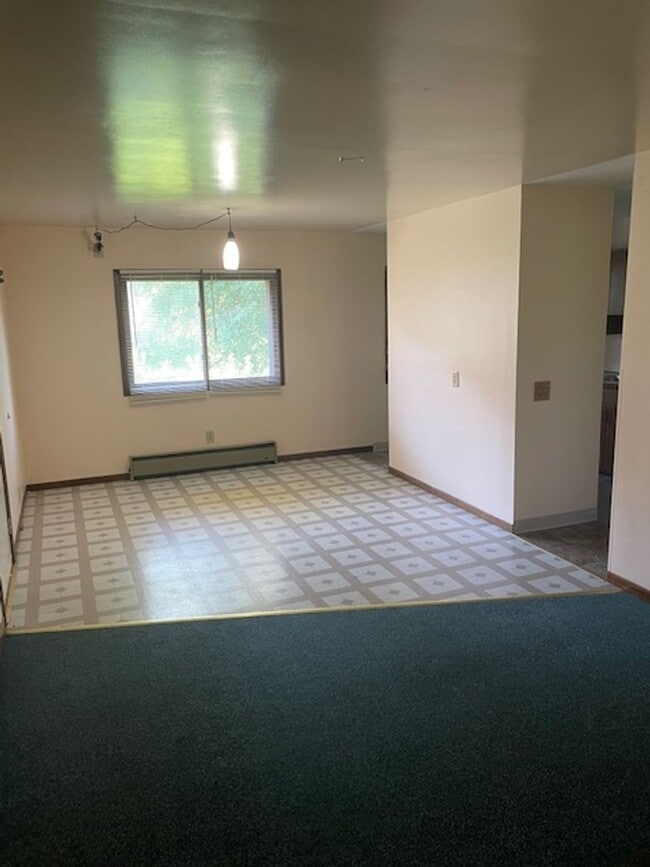 Building Photo - 916 S 6th St