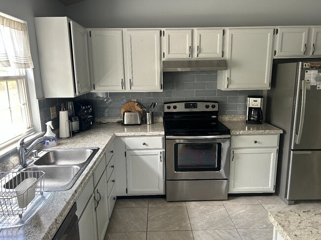Foto del edificio - 10725 Timothy Dr
