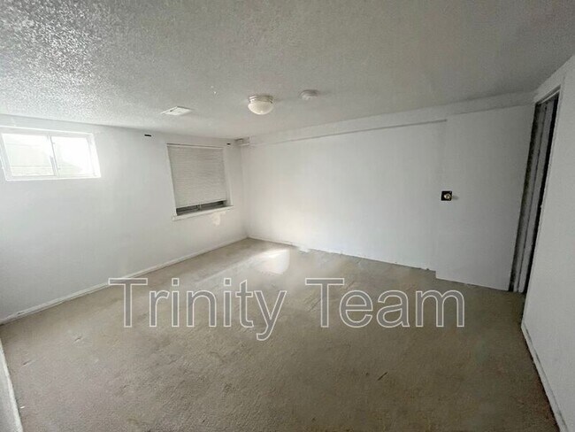 Building Photo - 6941 E 75th Ave