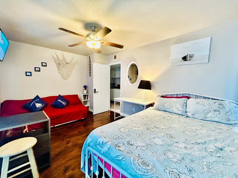 Photo - 604 17th St (Huntington Beach, CA)