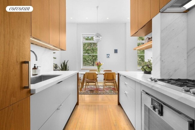 Building Photo - 7 Gramercy Park W