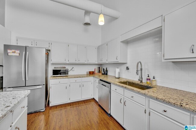 Building Photo - 2112 Morris Ave