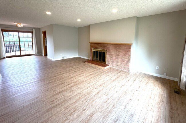 Building Photo - 3 bd Rambler in View Ridge Neighborhood