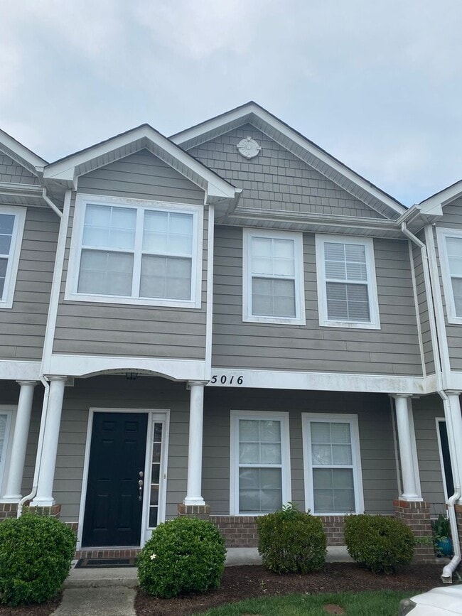 Building Photo - Beautiful Townhome rental in Virginia Beach!