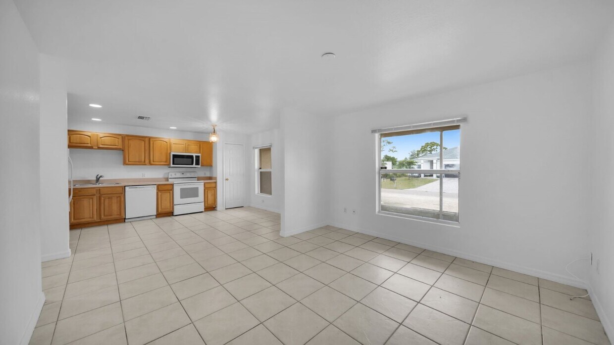 Foto principal - 215-213 Homer Ave S