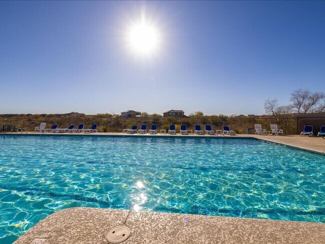 Building Photo - 4 Bedroom 2.5 Bathroom