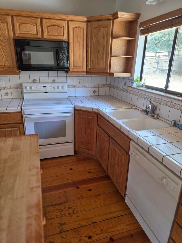Primary Photo - Beautiful 3BR/2BA Bear Valley Springs Home...