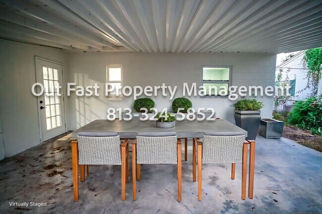 Foto del edificio - Bright Corner-Lot Home Near Bayshore and City Conveniences