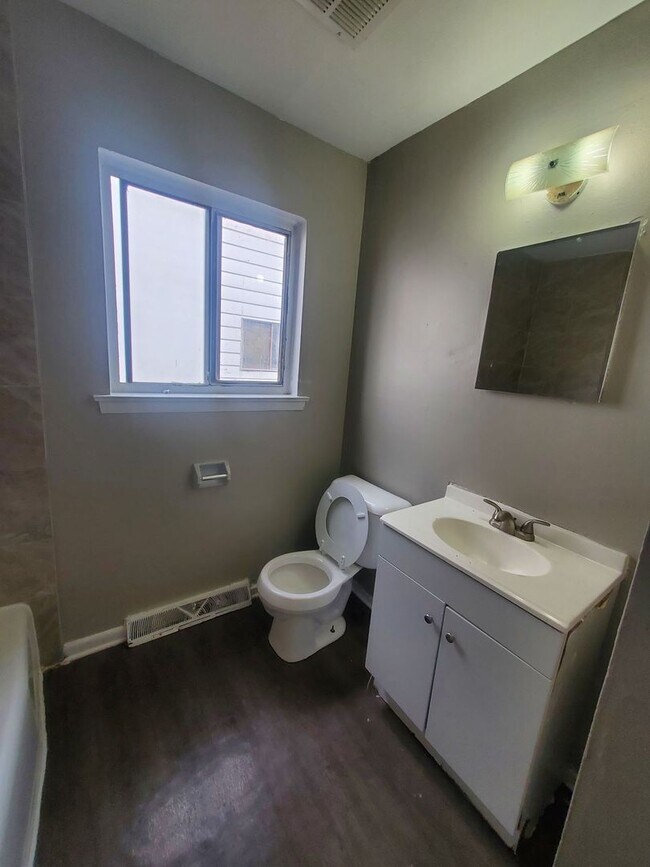 Building Photo - 5822-5824 N 93rd St. (Duplex)