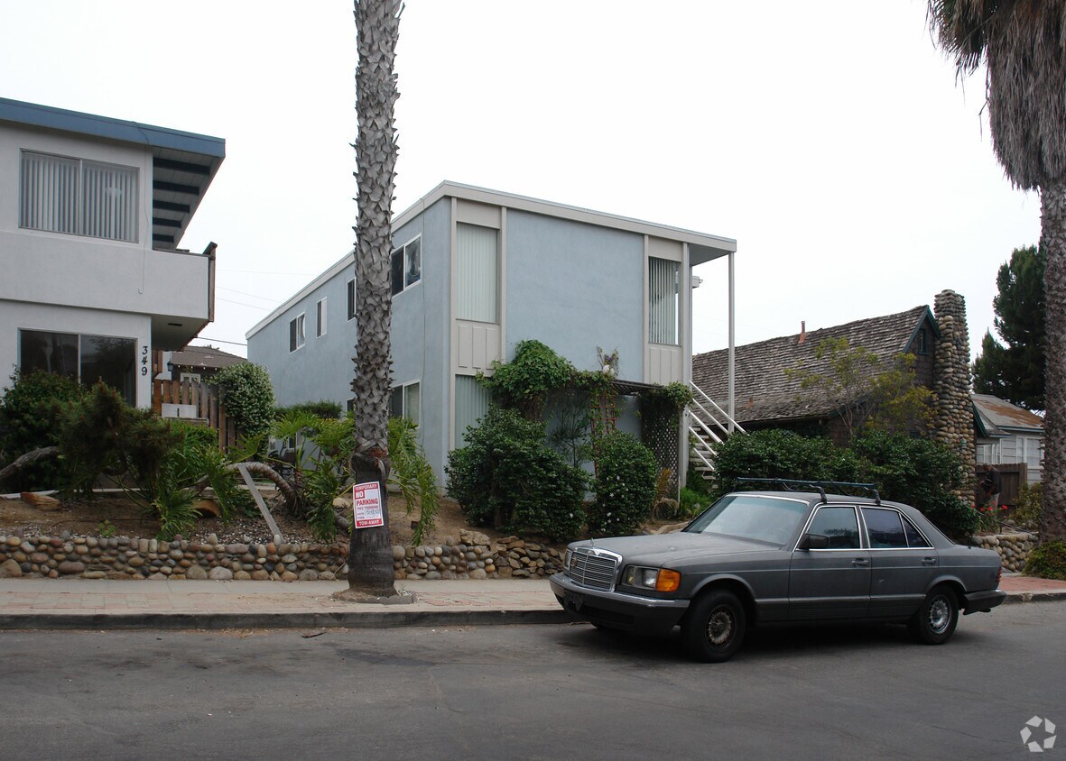 Building Photo - 337-341 Playa Del Sur St
