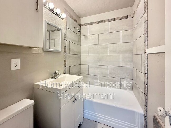 Foto del edificio - 1719 NE 18th St