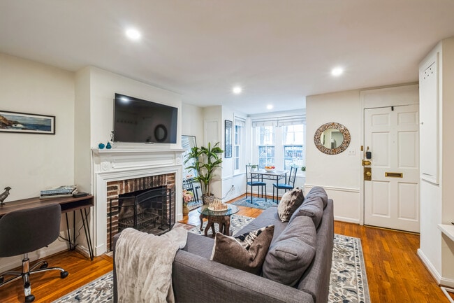 Foto del edificio - 605 E St SE