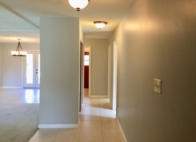 Foto del edificio - 3 br, 2 bath House - 102 SOUTHGATE BLVD