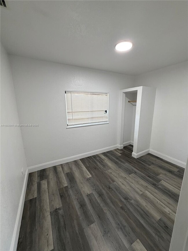 Foto del edificio - 1071 SW 11th Ct