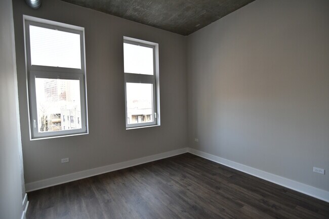 Foto del edificio - 3833 N Broadway