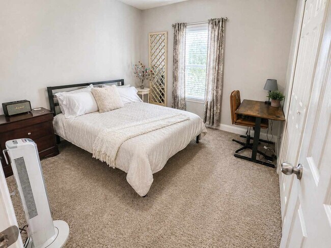 Foto del edificio - 7355 Hightower Cir