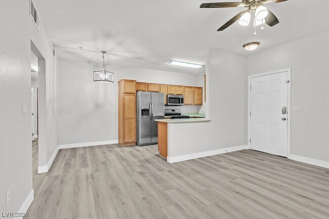 Building Photo - 2291 W Horizon Ridge Pkwy
