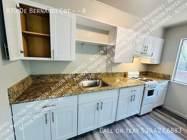 Building Photo - 870 De Bernardi Ct