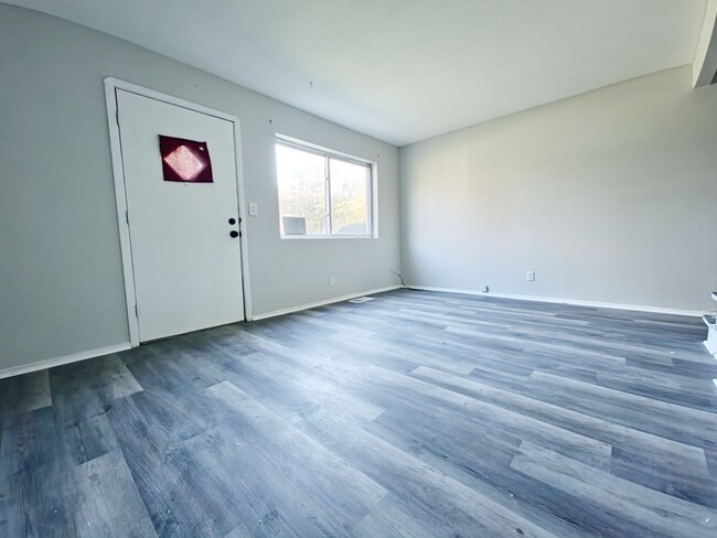 Building Photo - 5972 Glenway Dr, Brook Park, OH 44142