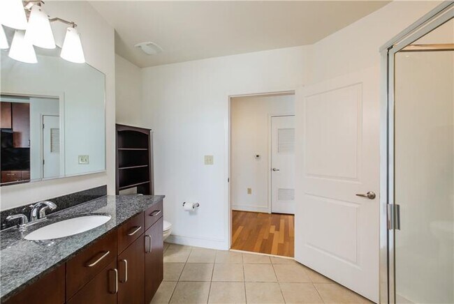 Foto del edificio - 950 W Peachtree St NW