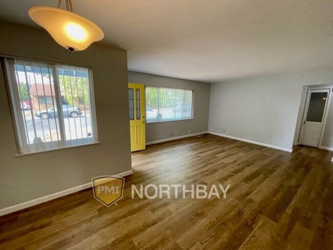 Foto del edificio - 313 E Bell Ave