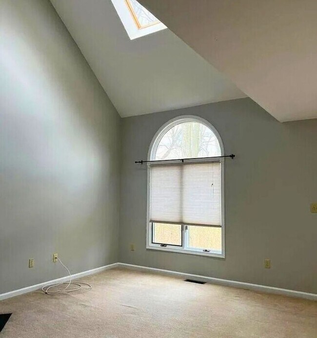 Foto del edificio - 3 Bedroom 2.5 bath End-Unit Orchard Valley Townhome in Kennett Square