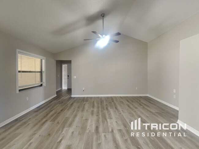 Foto del edificio - 352 N Fork Pl
