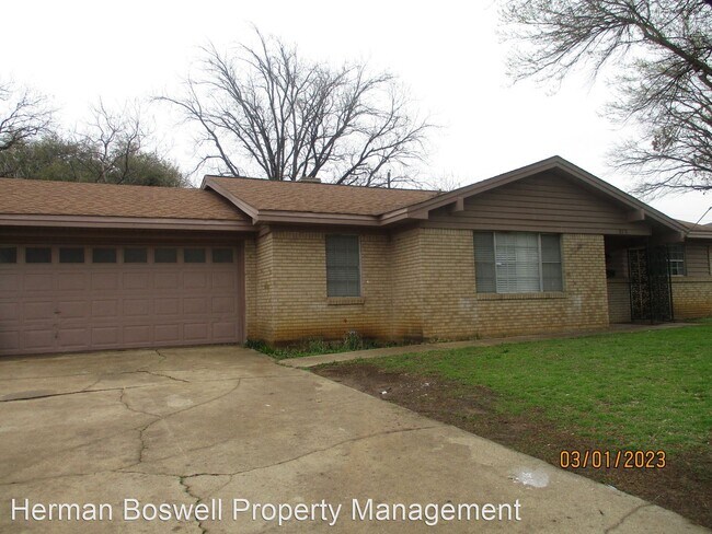 Building Photo - 3 br, 2 bath House - 212 Hallbrook Dr