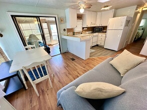 Building Photo - 698 Nettles Blvd