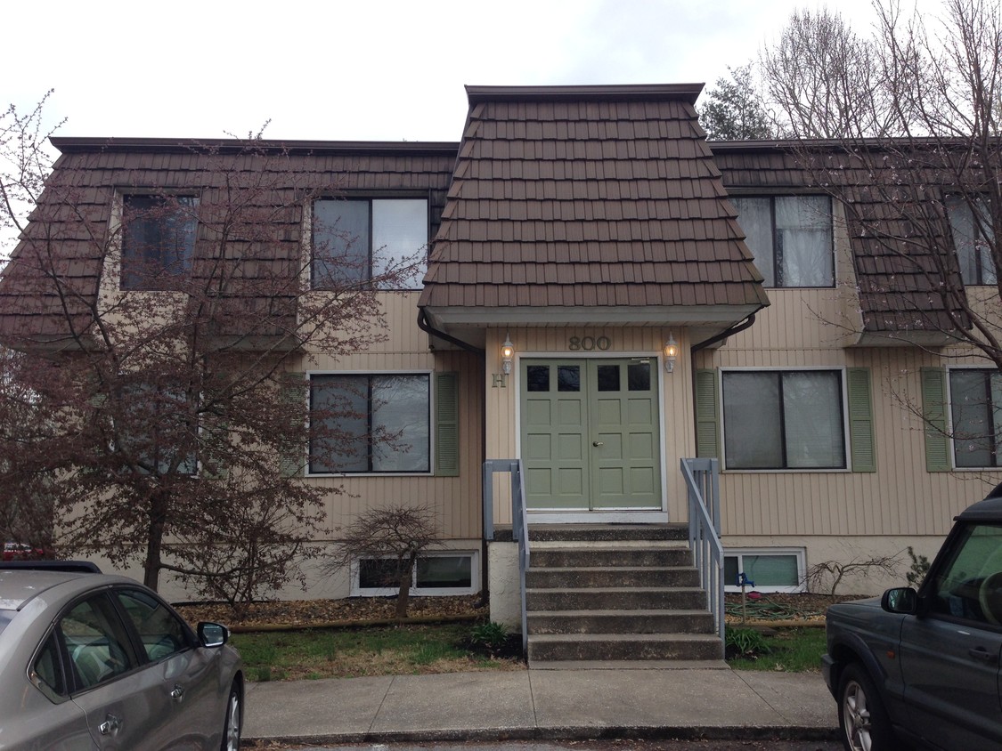 Foto principal - 798 W Oak Dr