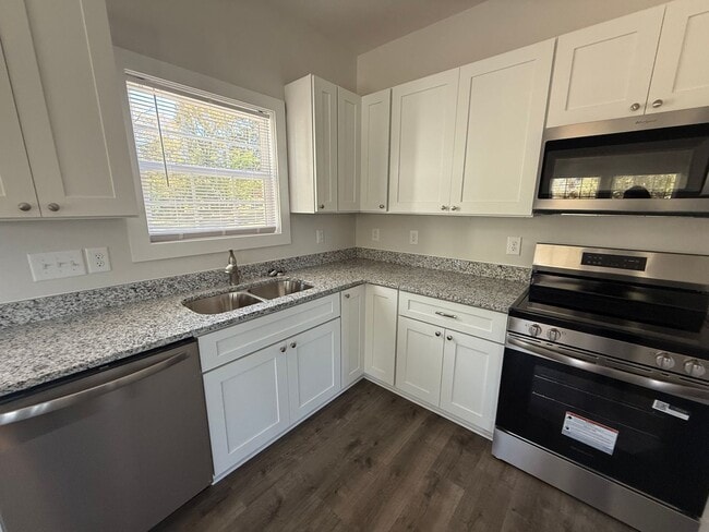 Building Photo - Three bedroom, 2 bath house in Graham-newl...