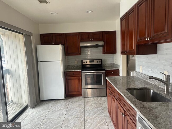 Foto del edificio - 32 Dudley Ct