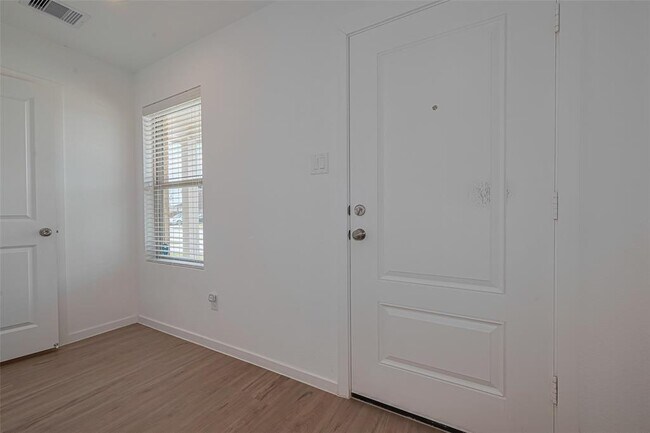 Foto del edificio - 5110 Sunvalley Bend Dr